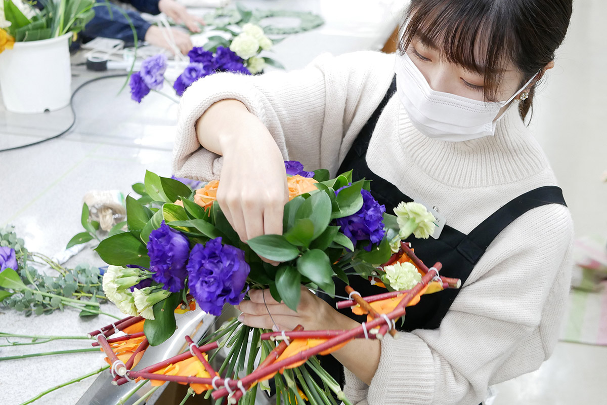 卒業後は故人の人生をお花で飾る、祭壇の仕事で一人前になりたいです。