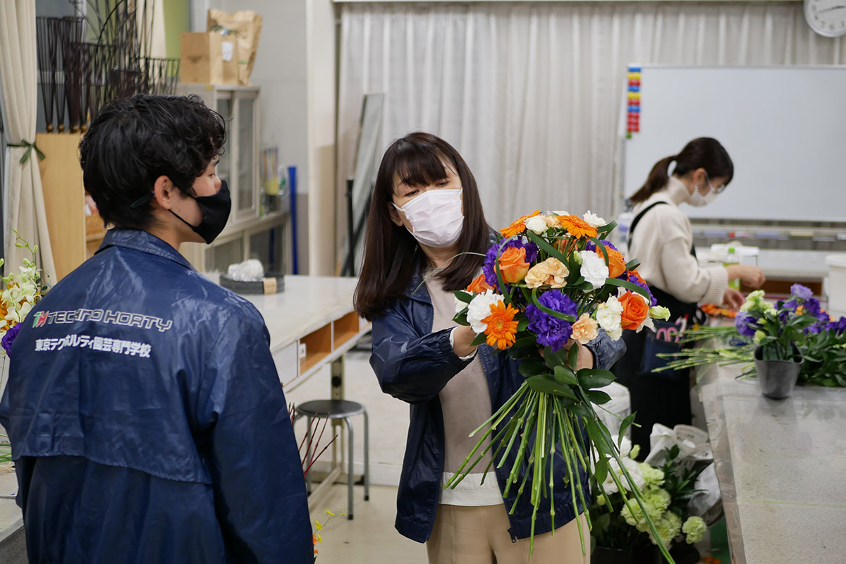 生きた植物を扱うプロとして知識や技術が問われます。