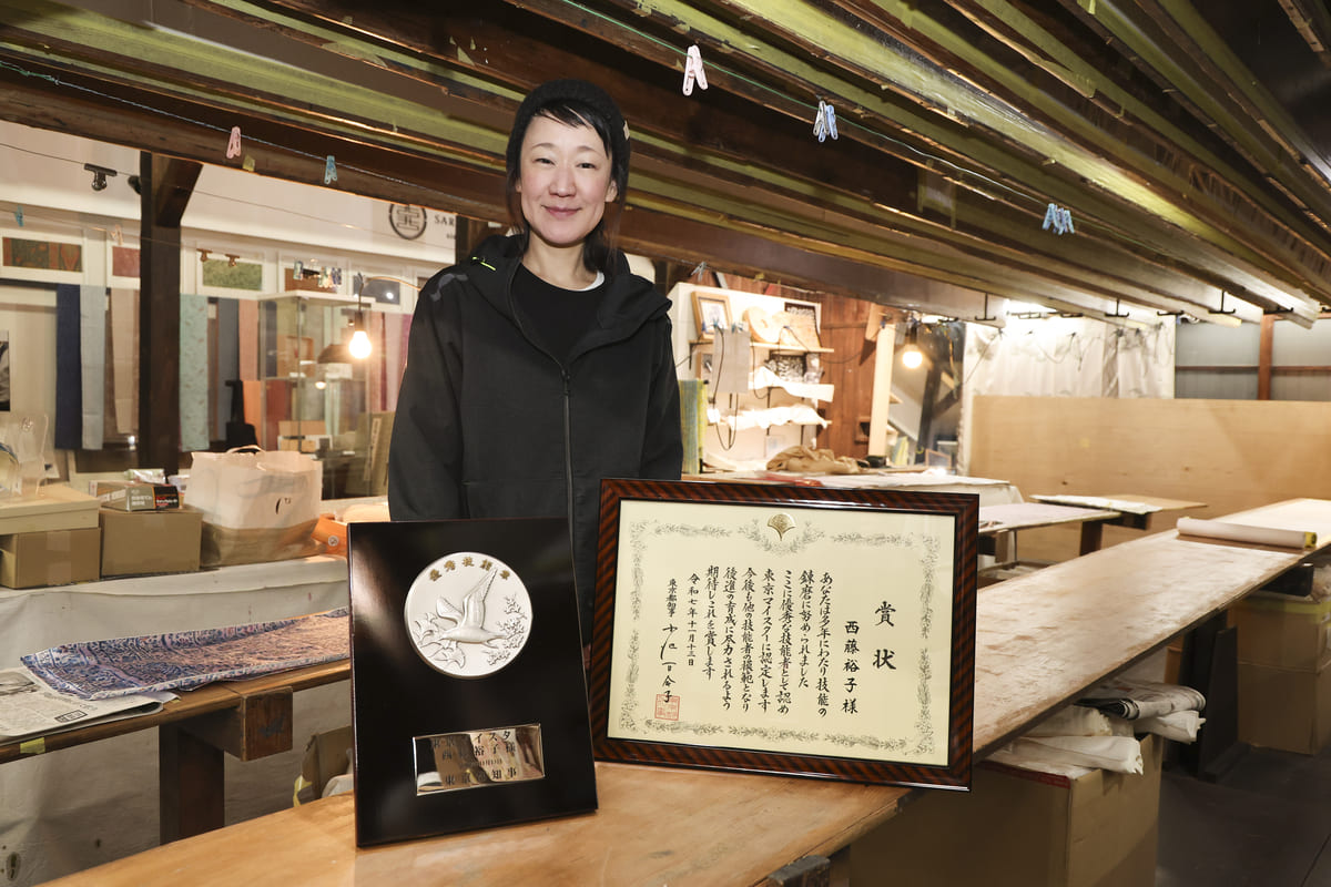 心を落ち着け、無の境地を保ち、 生地と向き合う